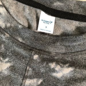 Gray tie-dye pattern sweatshirt